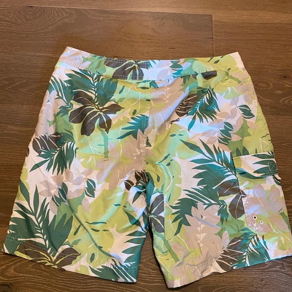•Gap Swim Trunks• - Picture 2 of 6